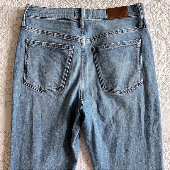 Madewell - The High-Rise Slim Boyjean in Summit Wash: Summerweight Edition - Picture 10 of 13